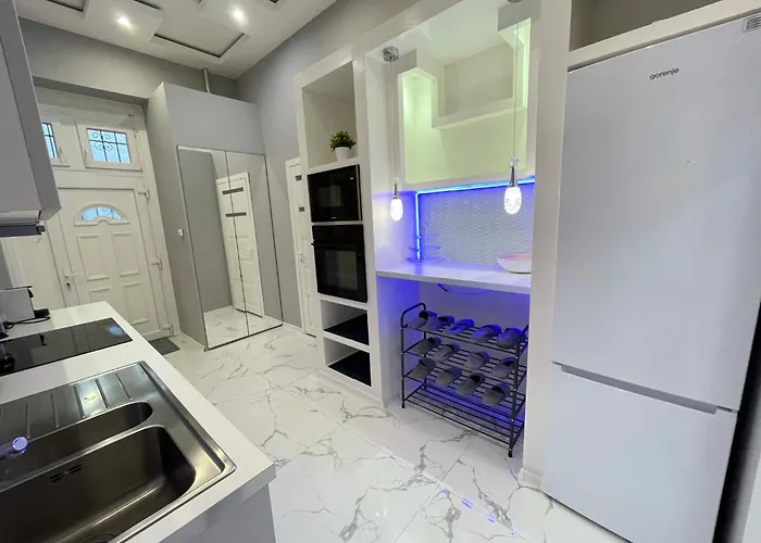 Sapphire Apartment - 5 Rooms, 2 Bathrooms