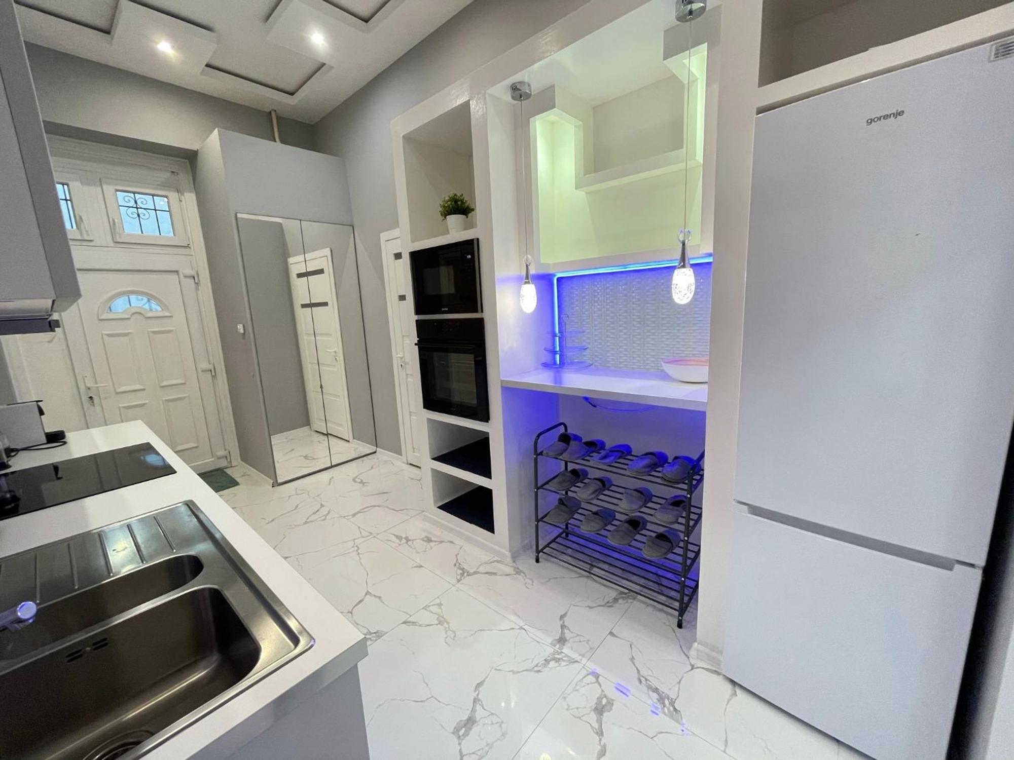 Apartment Sapphire - 5 Rooms, 2 Bathrooms *