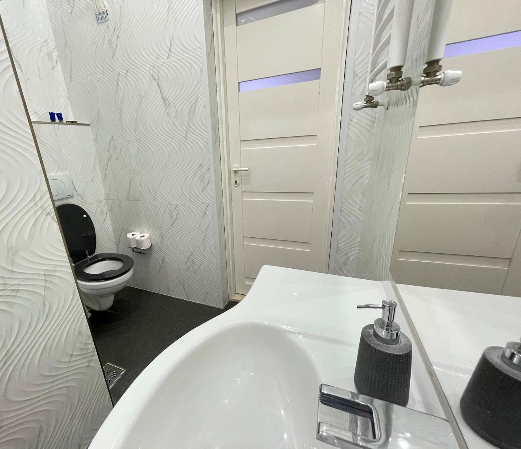Sapphire - 5 Rooms, 2 Bathrooms Budapest