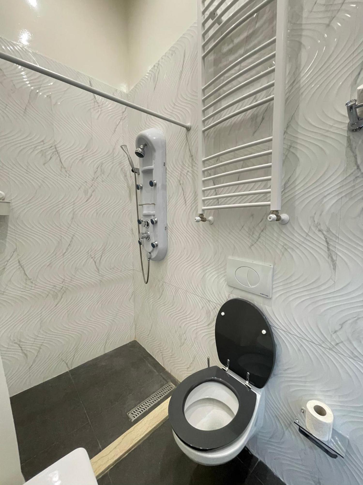 Apartment Sapphire - 5 Rooms, 2 Bathrooms Budapest
