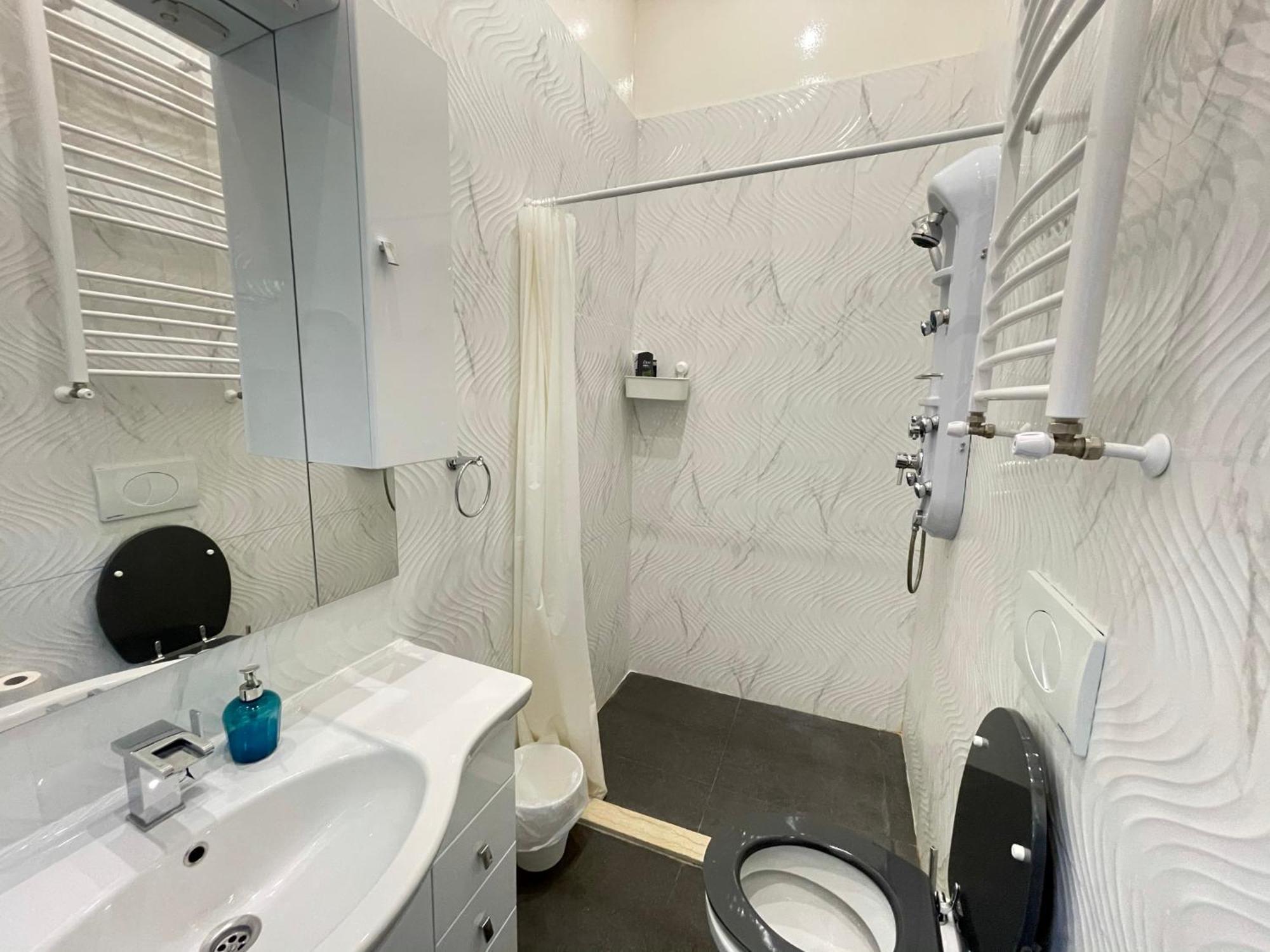 Sapphire - 5 Rooms, 2 Bathrooms Apartment *