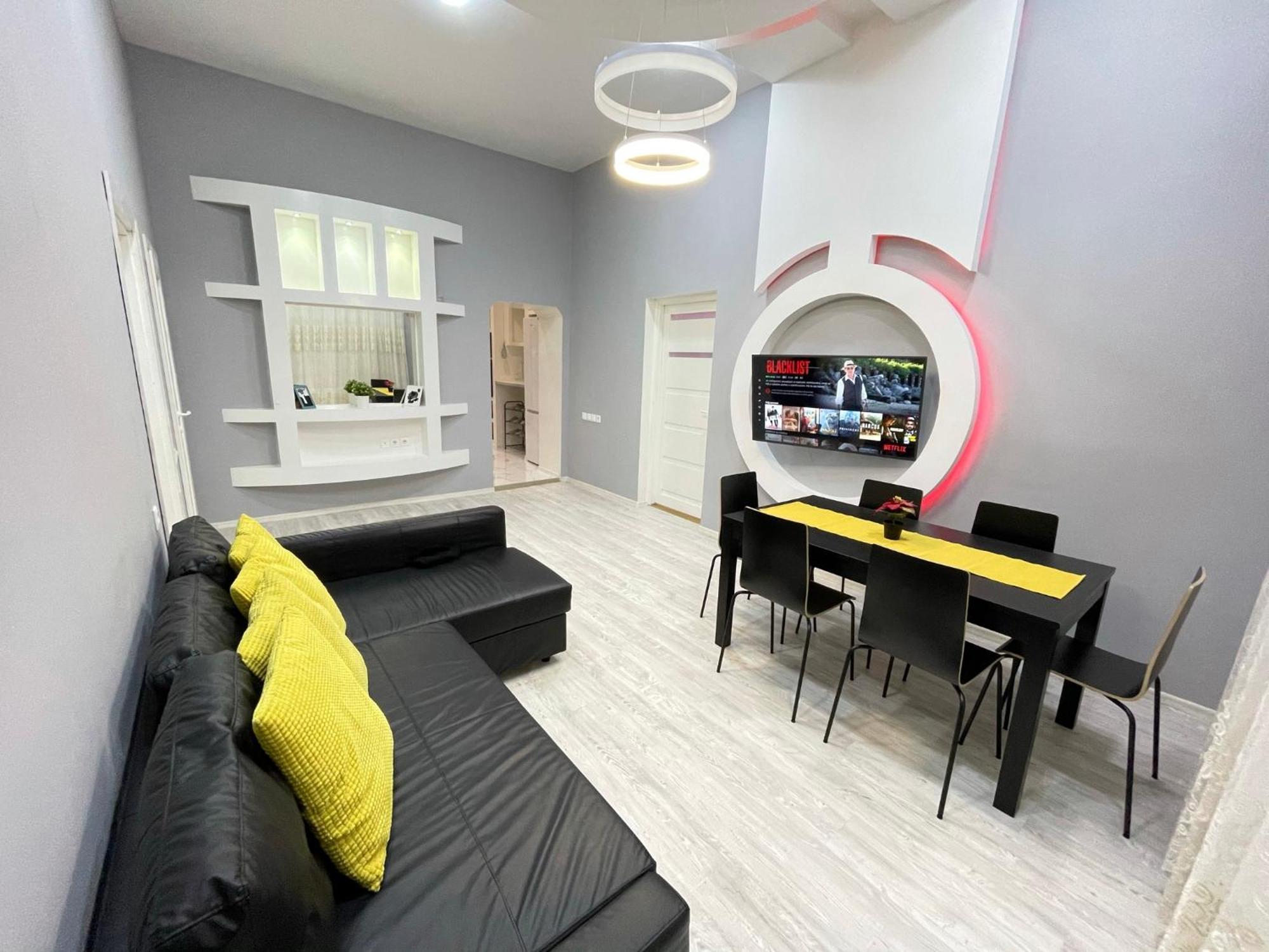 Sapphire - 5 Rooms, 2 Bathrooms Apartment Budapest